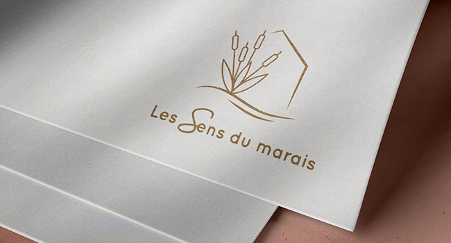 Réalisation du logo pour Les Sens du marais, espace de soin spécialisé dans le soin du corps et de l’esprit (méditation, travail des émotions, etc.)