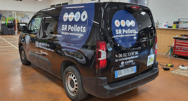 charte graphique : Conception du logo et design des véhicules de la société SR Pellets, entreprise spécialisée dans les énergies renouvelables à Montmort-Lucy